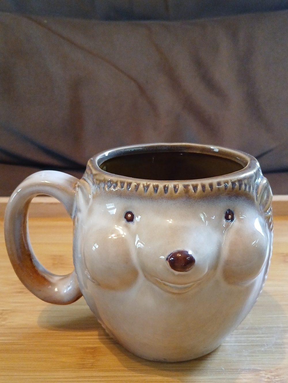 Gibson Home Ceramic Coffee Novelty Hedgehog Mug with Cream and Brown Glaze EUC